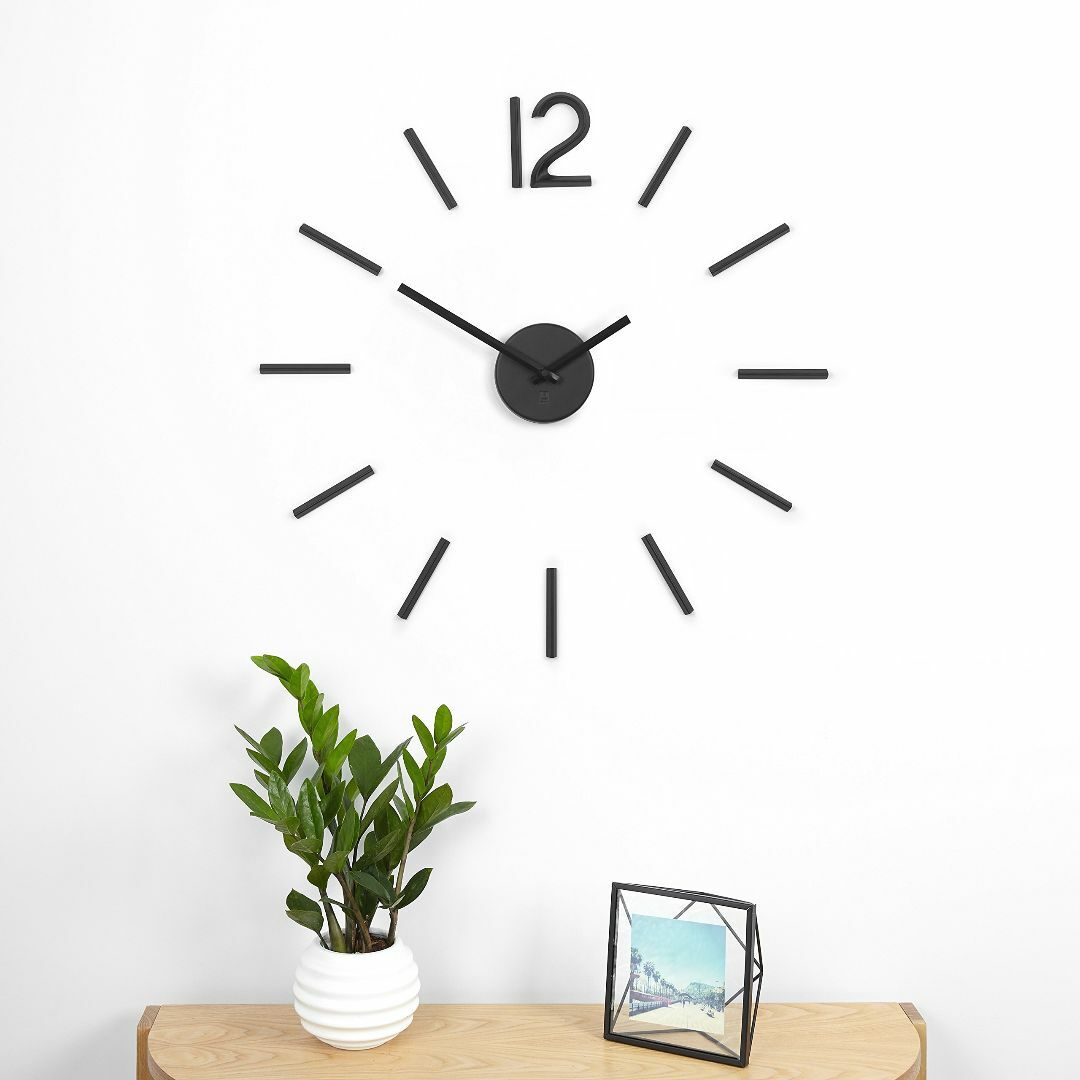 【色:ブラック】umbra 壁掛け時計 時計 おしゃれ 貼る ウォールクロック  インテリア/住まい/日用品のインテリア小物(置時計)の商品写真