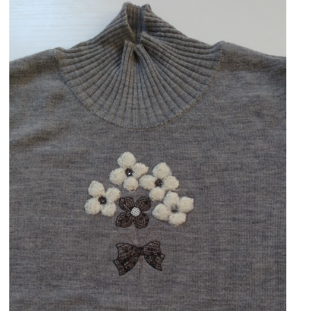 M'S GRACY(エムズグレイシー)のエムズグレイシー　お花のデザインニット レディースのトップス(ニット/セーター)の商品写真
