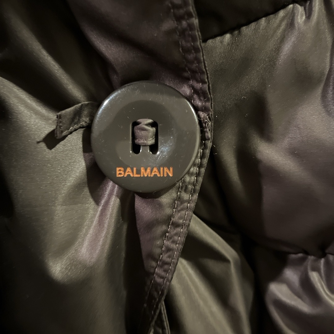 BALMAIN(バルマン)のBALMAN バルマン　　こげ茶色　ダウン  サイズM レディースのジャケット/アウター(ダウンコート)の商品写真