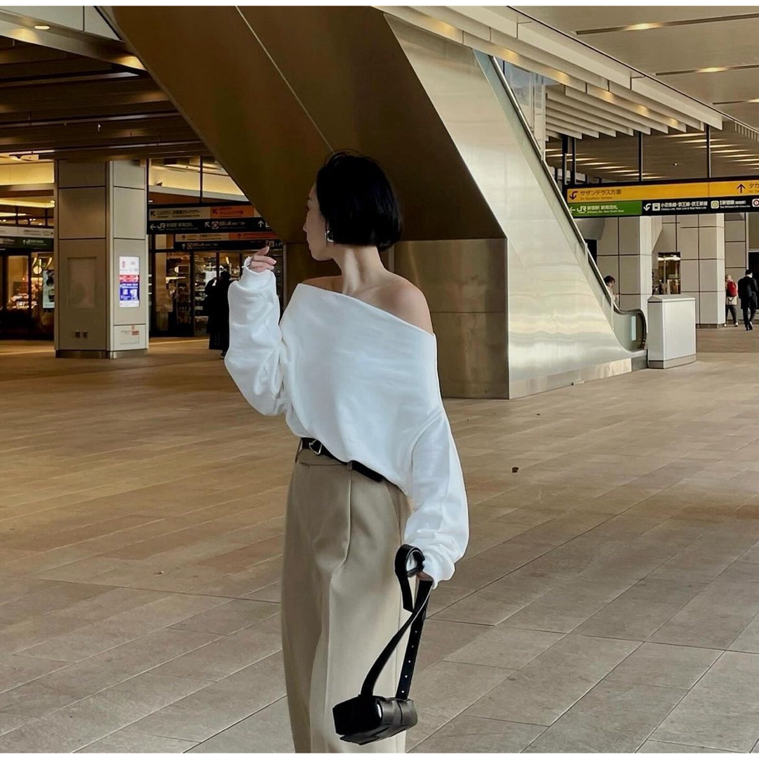 ETRE TOKYO - ETRE TOKYO🤍デザインネックスウェットプル ETRE TOKYO - ETRE TOKYO🤍デザインネックスウェットプル