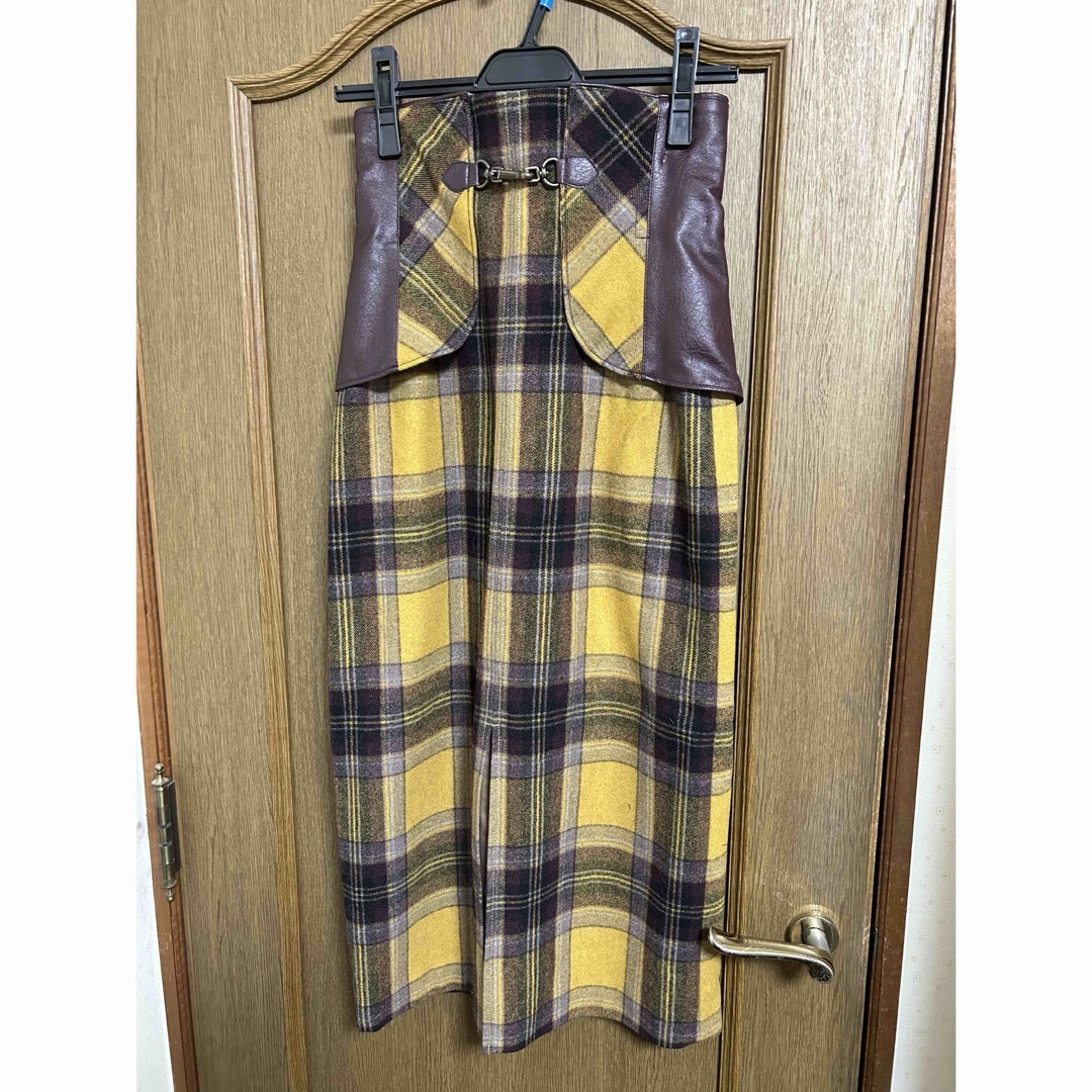 Lily Brown(リリーブラウン)のLily Brown ビット付き合皮切り替えタイトスカート レディースのスカート(ロングスカート)の商品写真