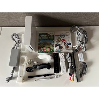 ウィー(Wii)のWii  本体　ソフト　セット　HDMI変換アダプター付き(家庭用ゲーム機本体)