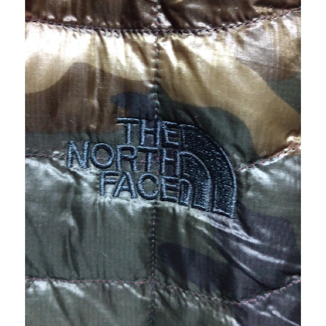 THE NORTH FACE(ザノースフェイス)の送料込 美品 ザ ノースフェイス サーモボール エコ フーディー M(L 迷彩柄 メンズのジャケット/アウター(ダウンジャケット)の商品写真