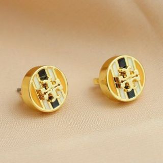 トリーバーチ(Tory Burch)のトリーバーチ　ピアス　ロゴ　ゴールド　おしゃれ　人気　新品　未使用(ピアス)