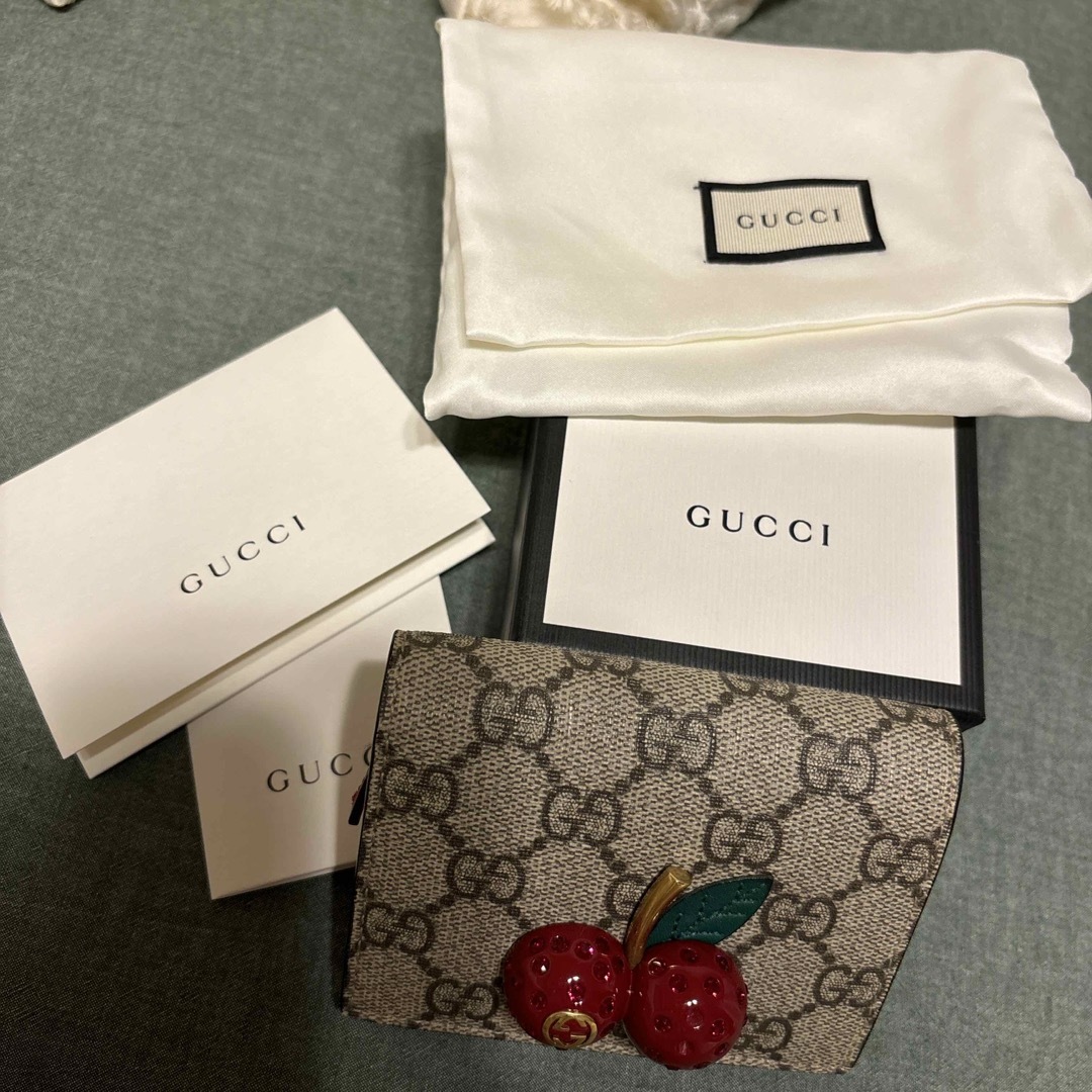 Gucci(グッチ)のGUCCI GGスプリーム 財布 チェリー レディースのファッション小物(財布)の商品写真