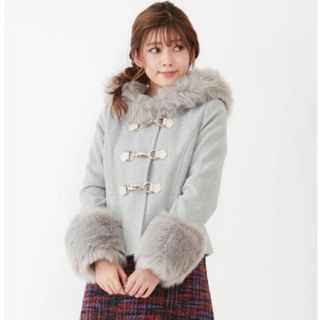 セシルマクビー(CECIL McBEE)のセシルマクビー 、ビット付きファーダッフルショートコート(ダッフルコート)