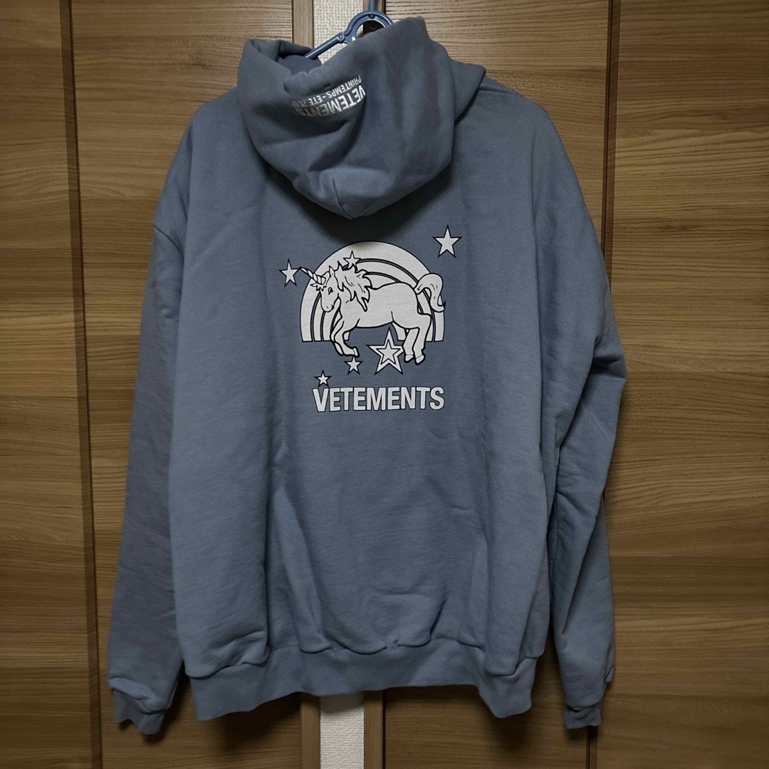 VETEMENTS(ヴェトモン)のVETEMENTS ヴェトモン Rainbows Unicorn Hooded メンズのトップス(パーカー)の商品写真