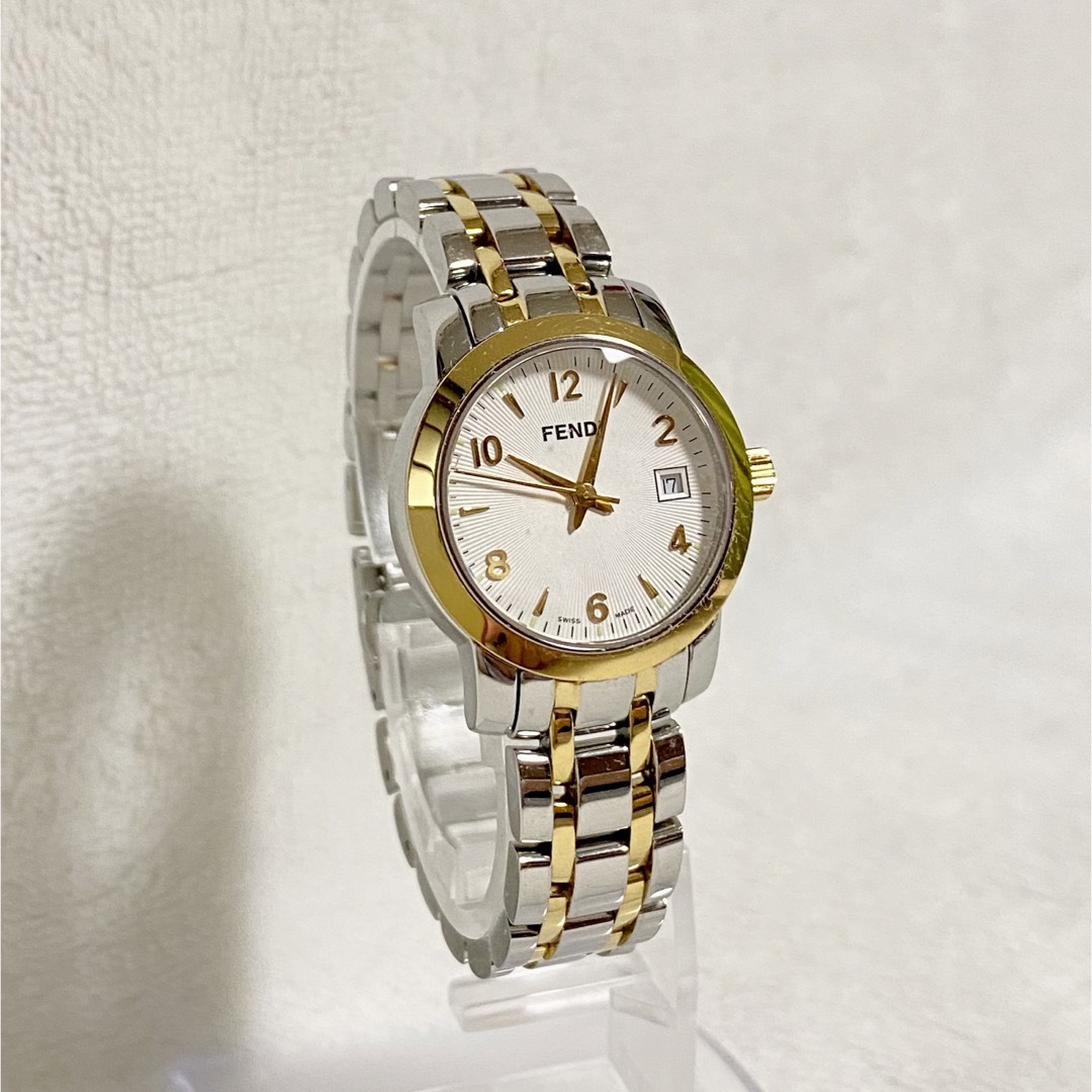 FENDI(フェンディ)のFENDI フェンディ クォーツ 3針デイトラウンド 2100L白文字盤シルバー レディースのファッション小物(腕時計)の商品写真