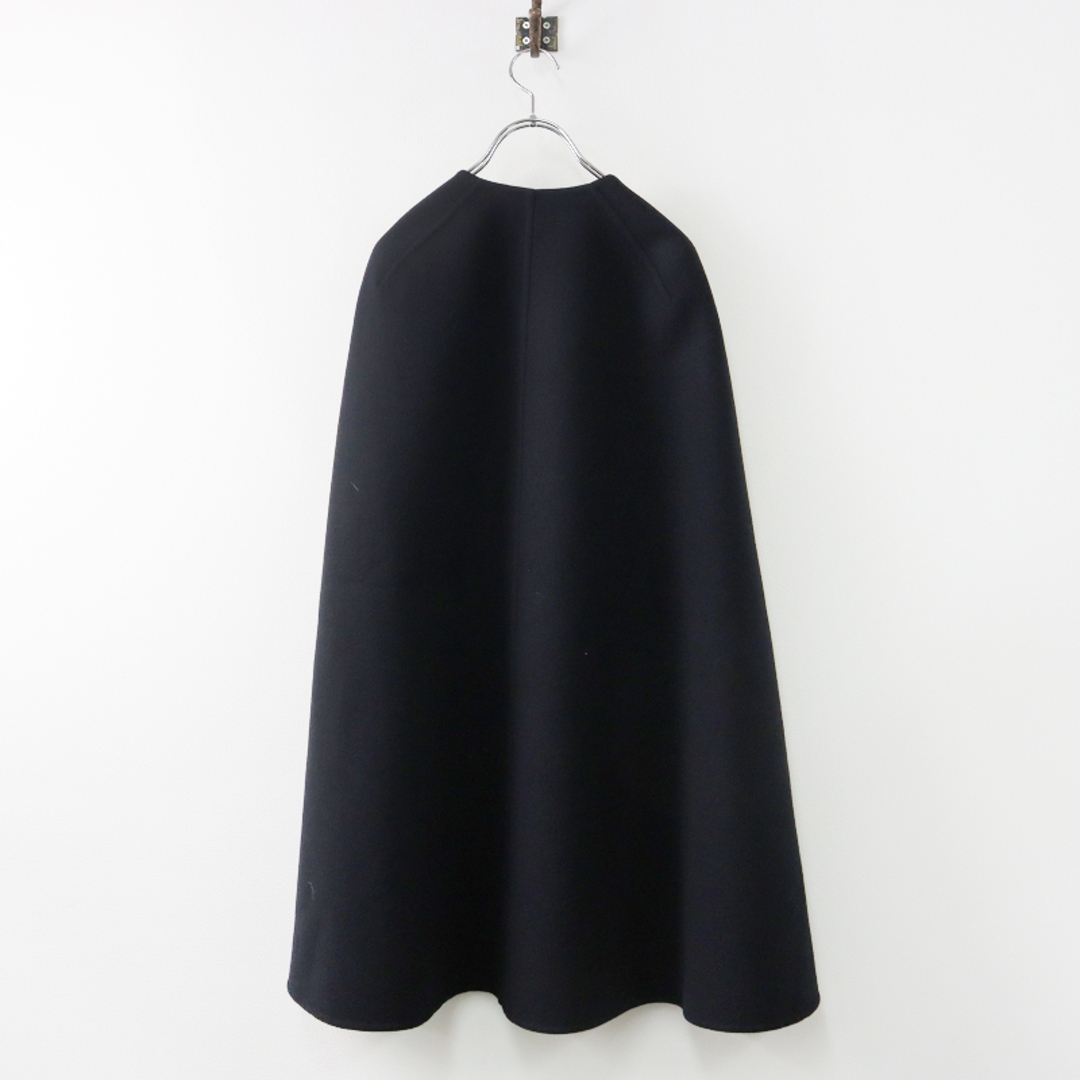 MADISONBLUE(マディソンブルー)の2022SS 極美品 マディソンブルー MADISON BLUE REVER SIDE SLIT CAPE リバーサイドスリットケープ 00/ブラック-.【2400013697132】 レディースのジャケット/アウター(その他)の商品写真