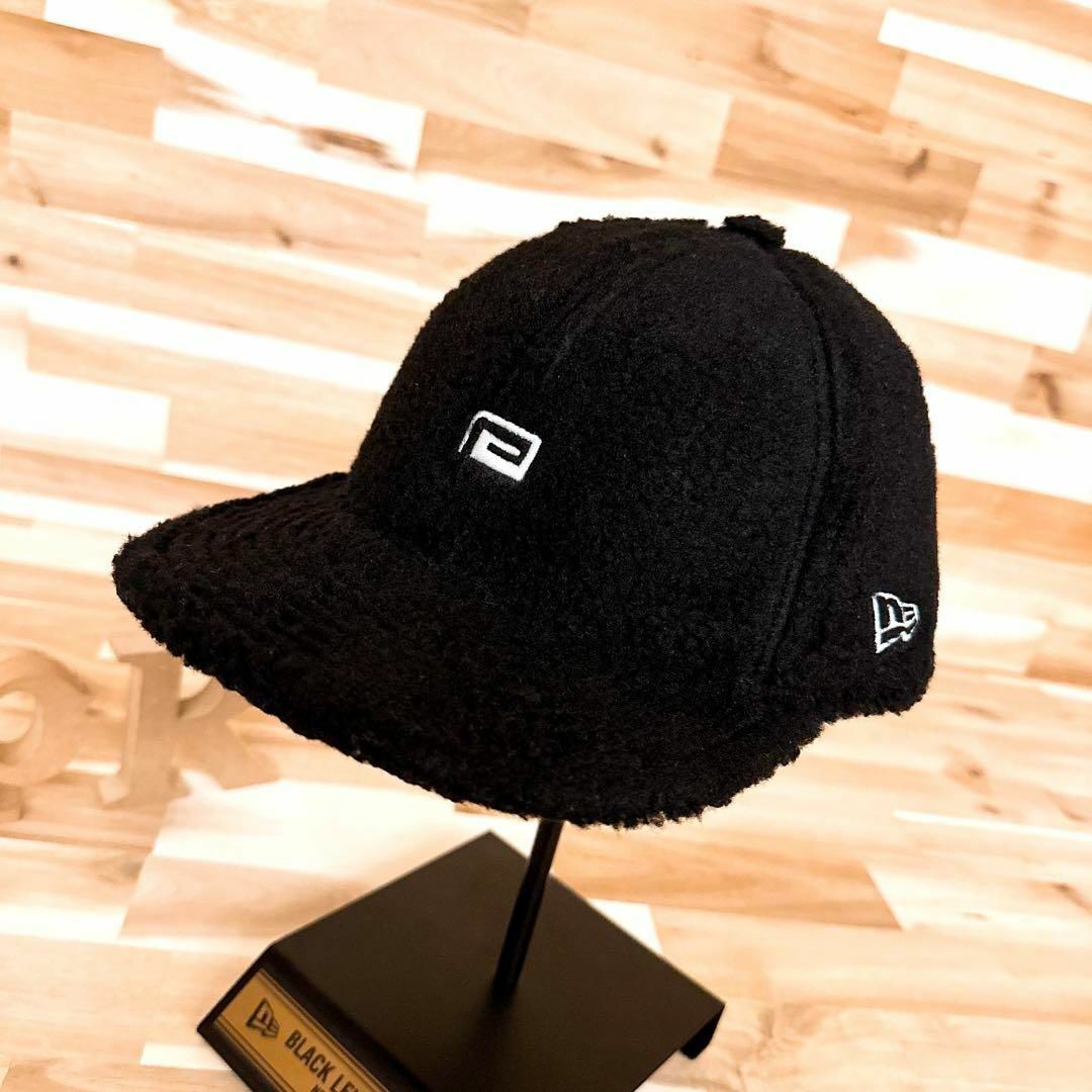 NEW ERA(ニューエラー)の激レア【ニューエラ×リバーサル】限定コラボ ミニ ロゴ ボア キャップ 黒×白 メンズの帽子(キャップ)の商品写真