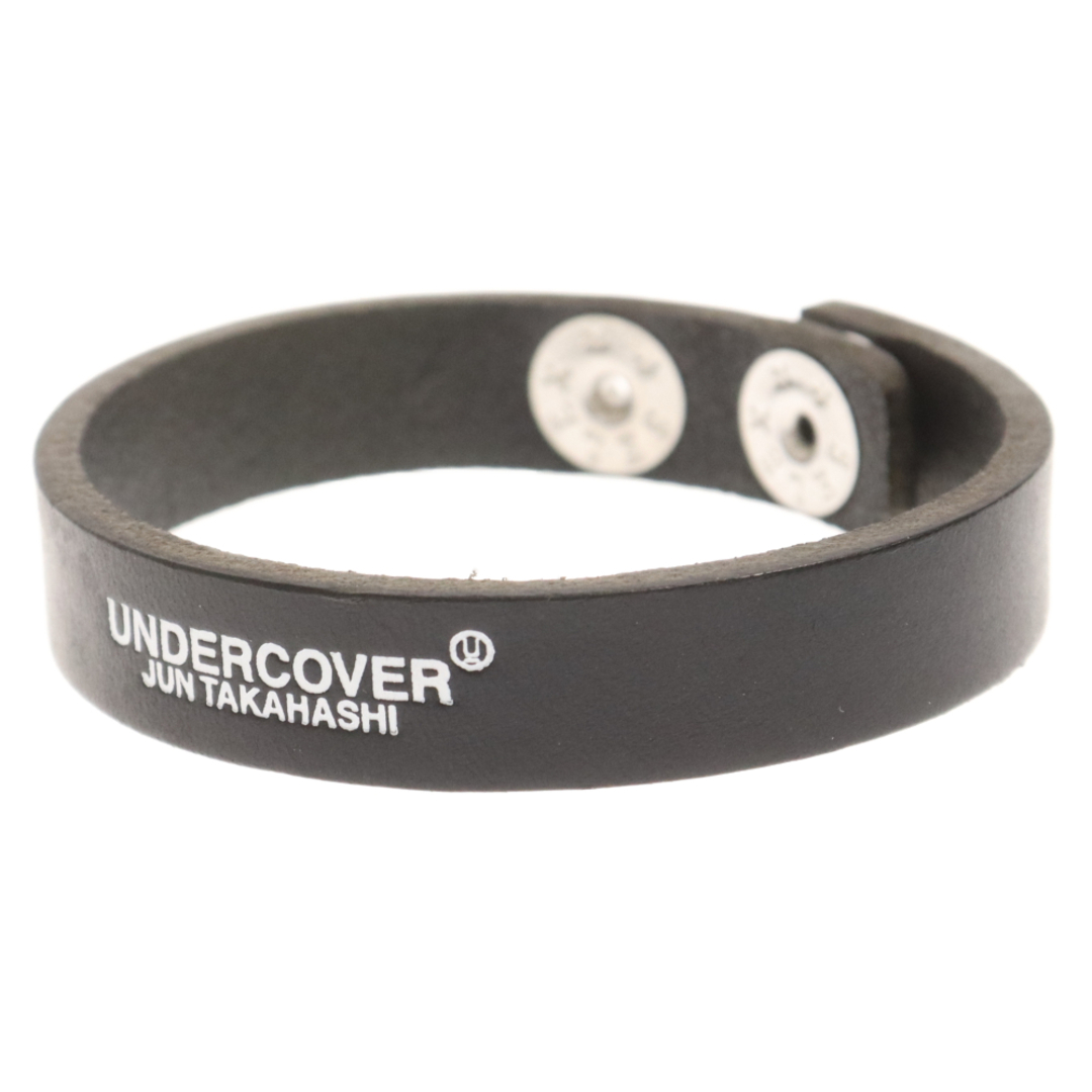 UNDERCOVER(アンダーカバー)のUNDERCOVER アンダーカバー ロゴエンボス レザーブレスレット ブラック GST6A01-1 メンズのアクセサリー(ブレスレット)の商品写真