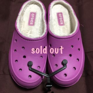 クロックス(crocs)の完売crocs フリーセイル プラッシュ ラインド クロッグ ウィメン(サンダル)