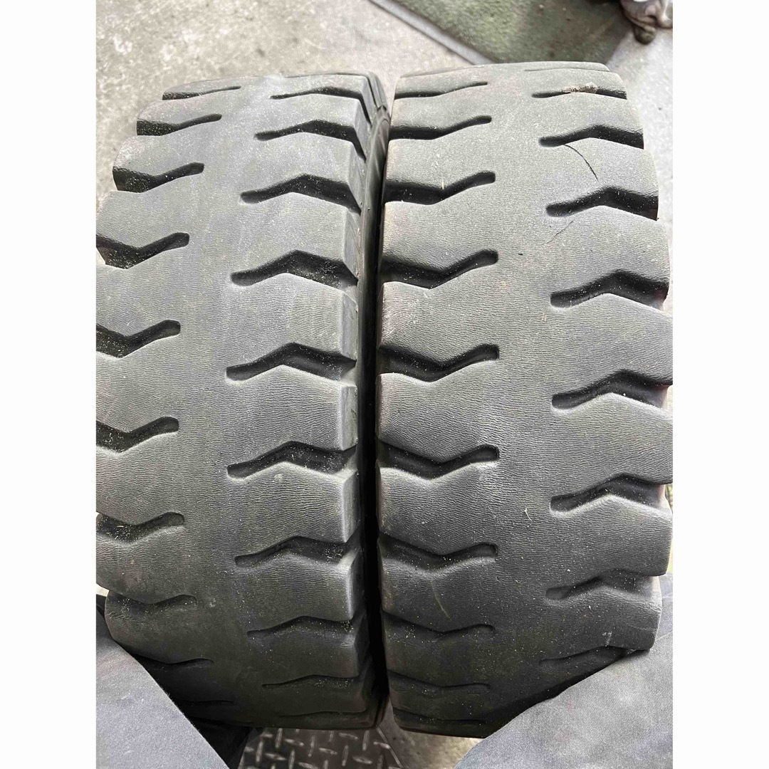 BRIDGESTONE 700-12 J-LUG チューブタイプタイヤ