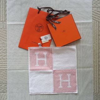 エルメス(Hermes)の新品未使用ラッピング付☆HERMESハンドタオルピンク香水付(ハンカチ)