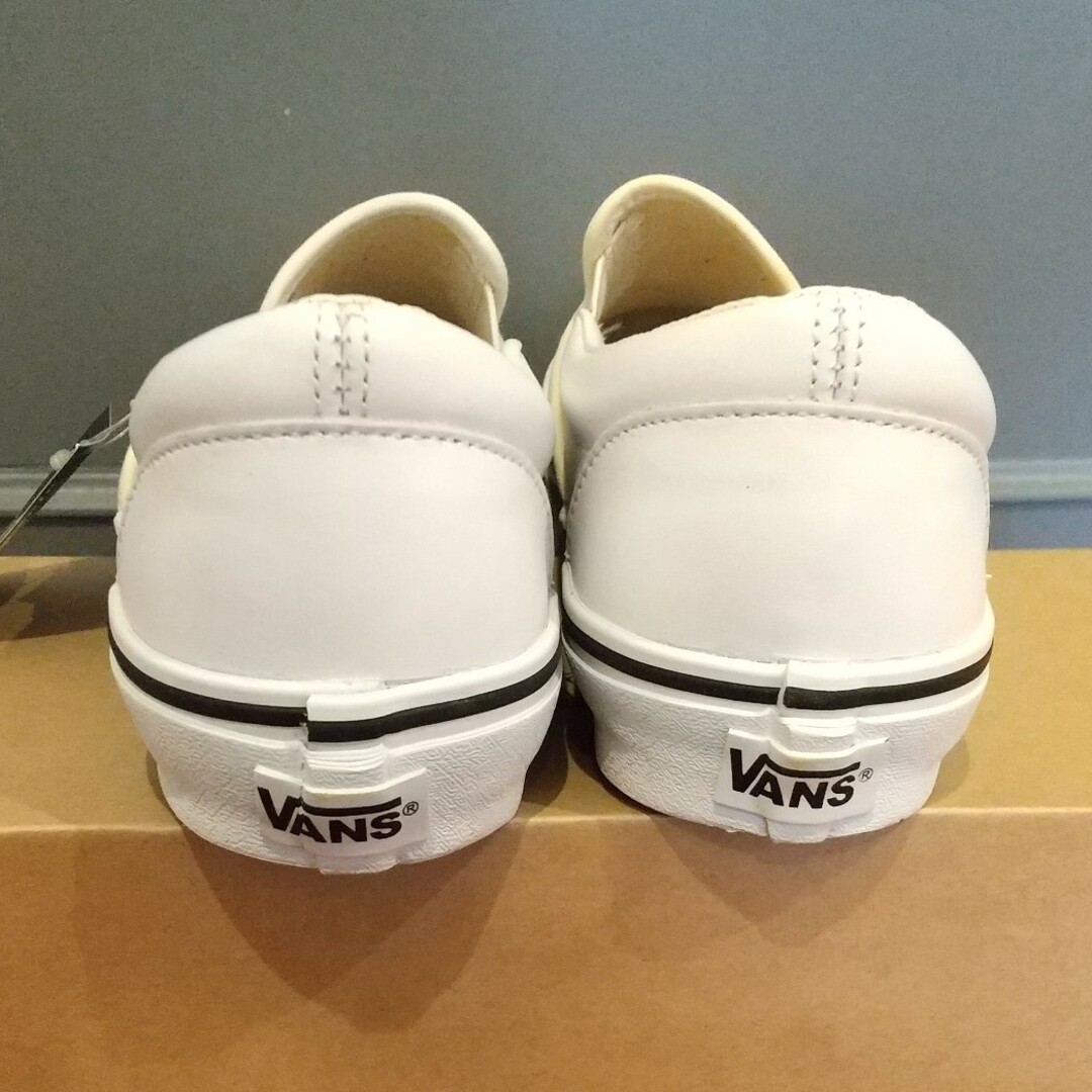 VANS(ヴァンズ)のVANS バンズ スリッポン レザー ホワイト26.5 メンズの靴/シューズ(スリッポン/モカシン)の商品写真