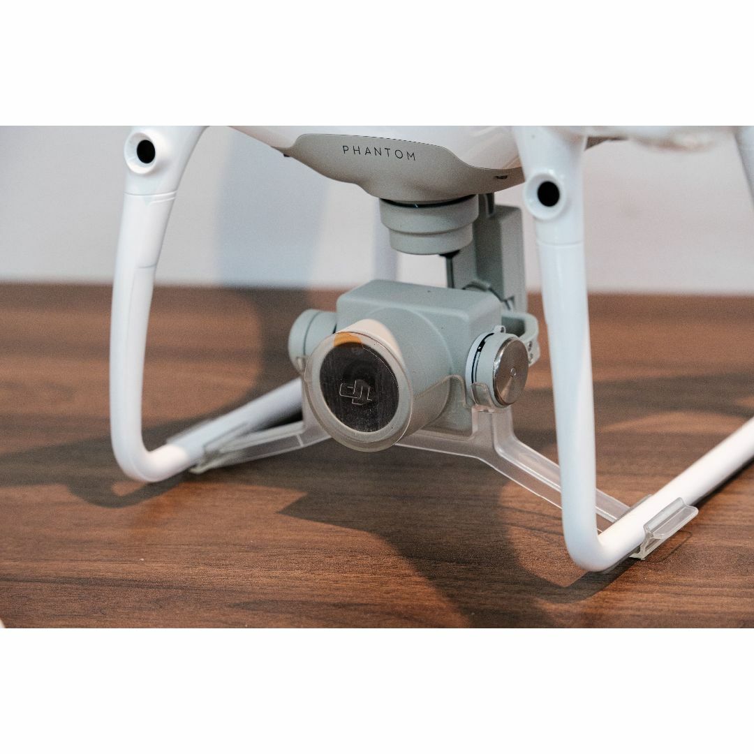 phantom(ファントム)のDJI phantom4pro+ ファントム4プロ プラス　ディスプレイ付送信機 スマホ/家電/カメラのカメラ(その他)の商品写真