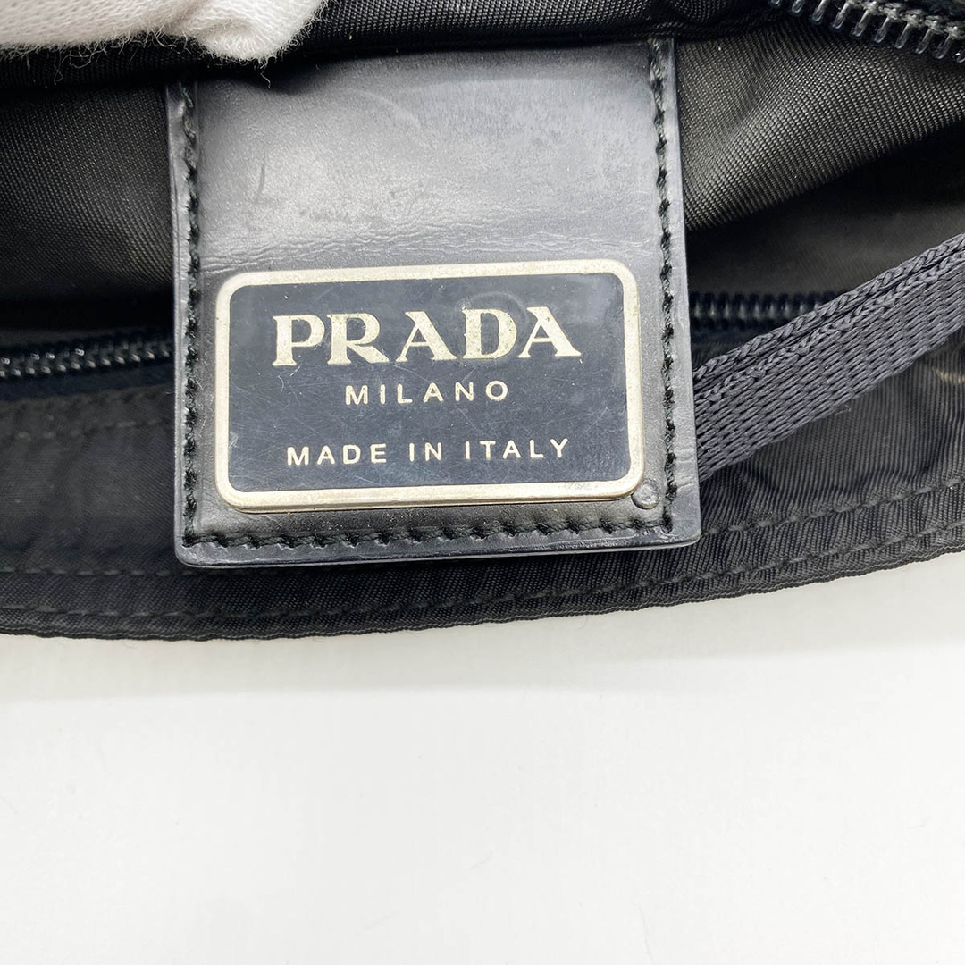 PRADA プラダ ショルダーバッグ 斜め掛け マチ無し 三角プレート 三角ロゴ 白タグ ブラック 黒 ナイロン レディース メンズ USED汚れスレ金具部分