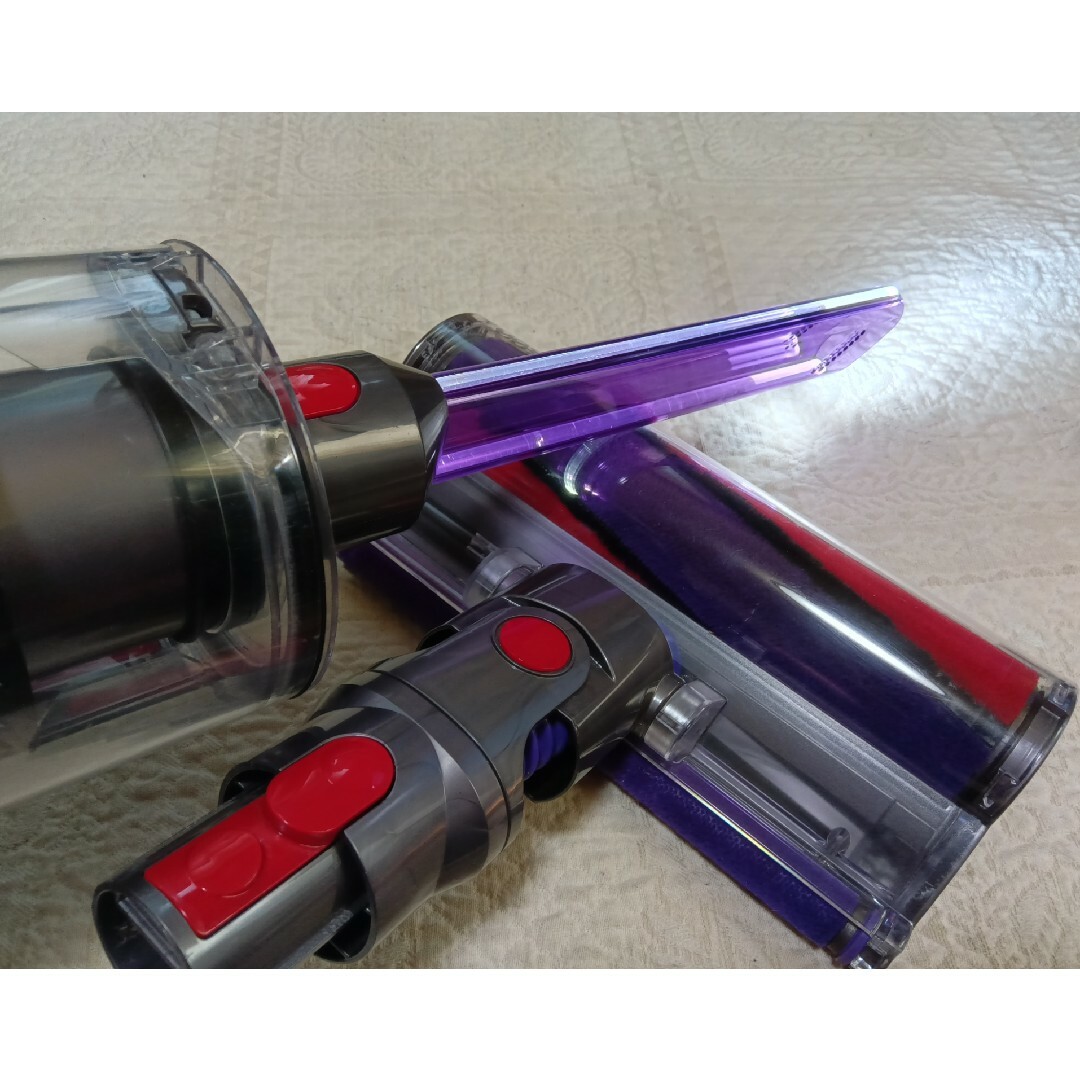 Dyson(ダイソン)の□ダイソン  V10-sv12 fluffy□メンテ済み/動作良好確認品。 スマホ/家電/カメラの生活家電(掃除機)の商品写真