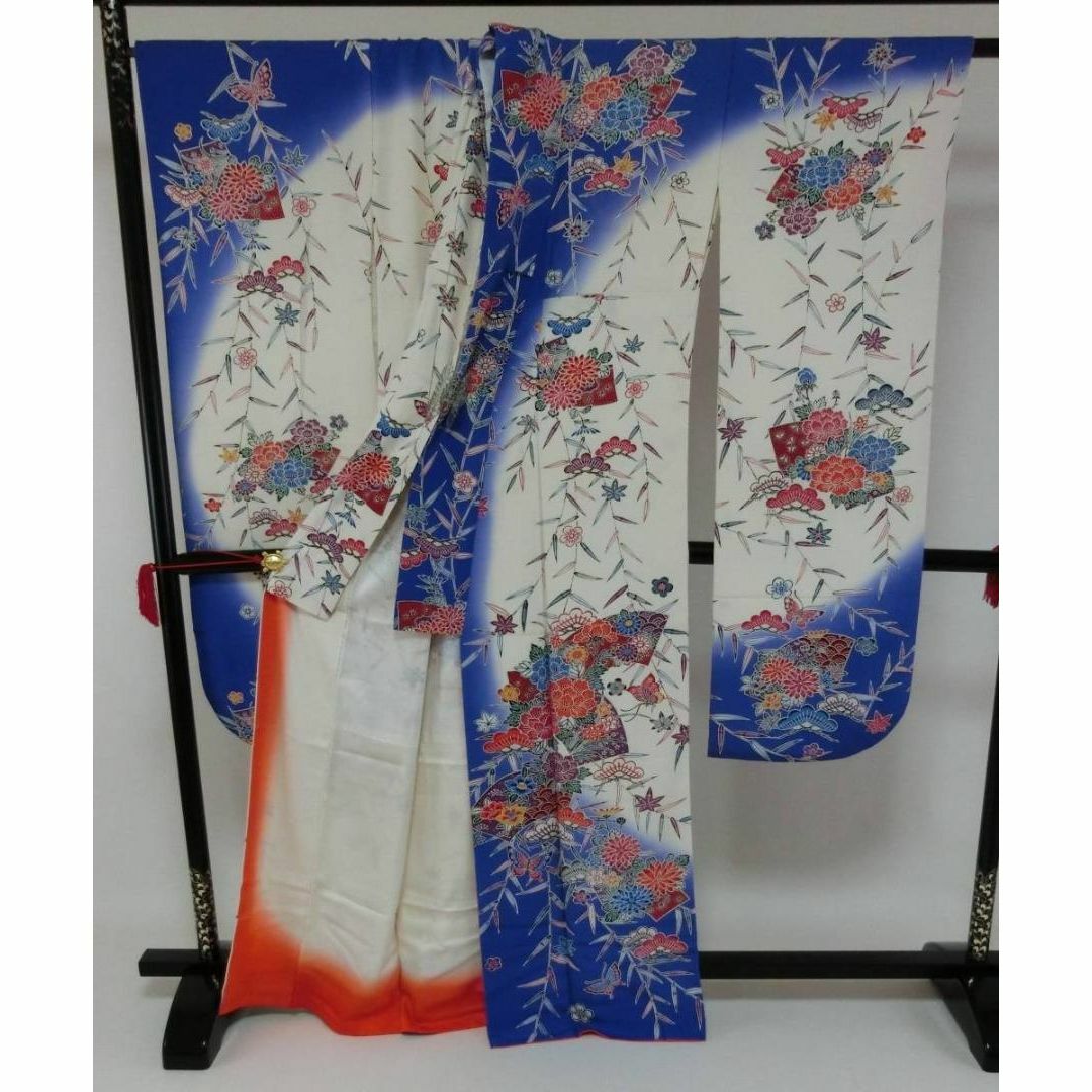 ＢＢ大きいサイズお仕立て上がり正絹振袖　紅型　青色、白地に花、蝶模様 レディースの水着/浴衣(振袖)の商品写真