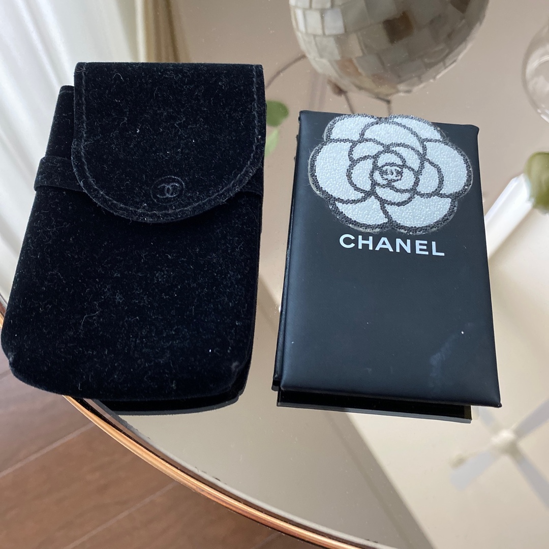 CHANEL(シャネル)のシャネルのコンパクトミラー　あぶらとり紙 レディースのファッション小物(ミラー)の商品写真