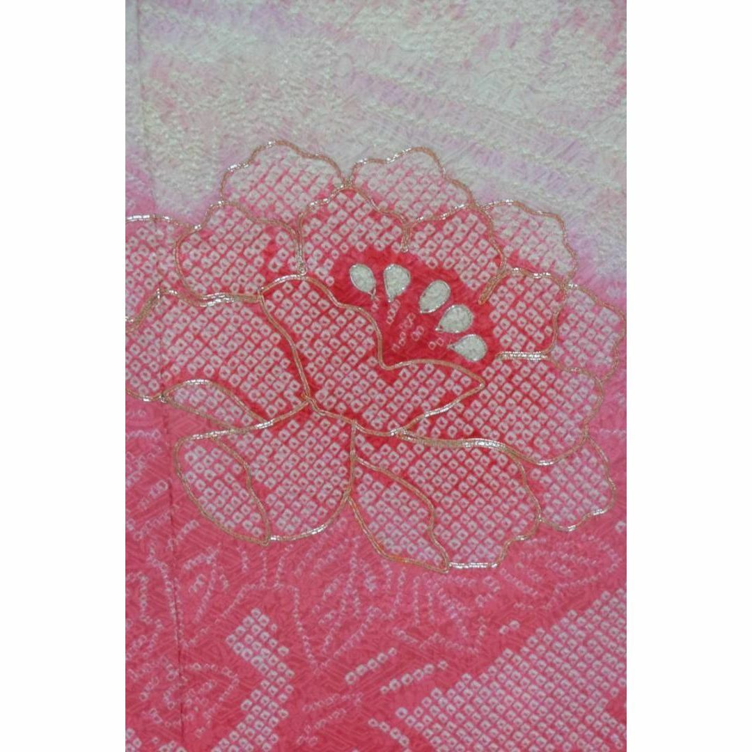 Ｓお仕立て上がり正絹振袖　薄ピンク、ピンク地に花柄　総絞り　銀糸刺繍 レディースの水着/浴衣(振袖)の商品写真