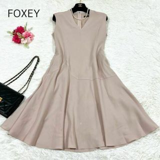 FOXEY - 【最高級 美品】FOXEY ニットワンピース 白襟つき 黒の通販 by ...