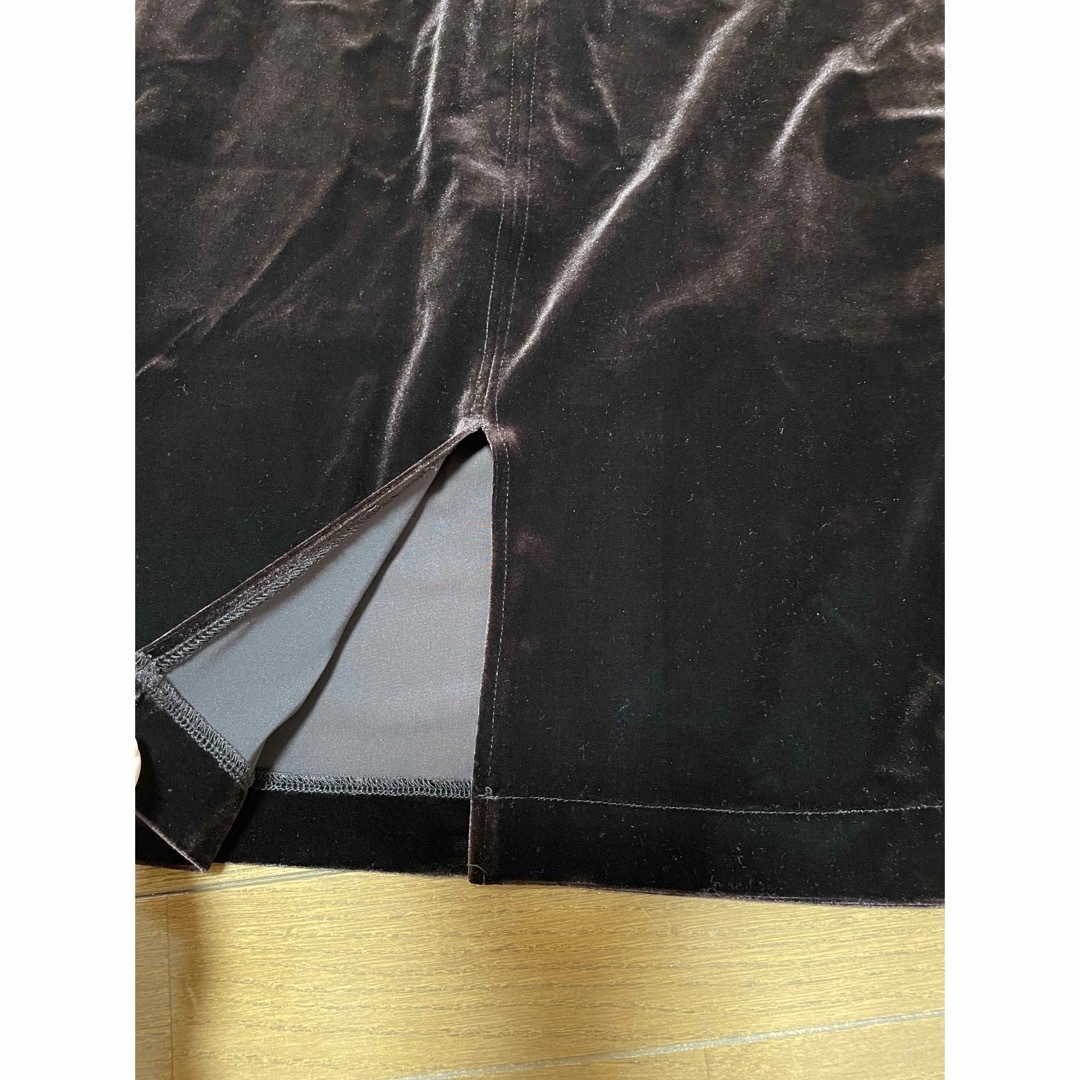 AMBIENT(アンビエント)のAMBIENT ベロアフロントスリットスカート レディースのスカート(ひざ丈スカート)の商品写真