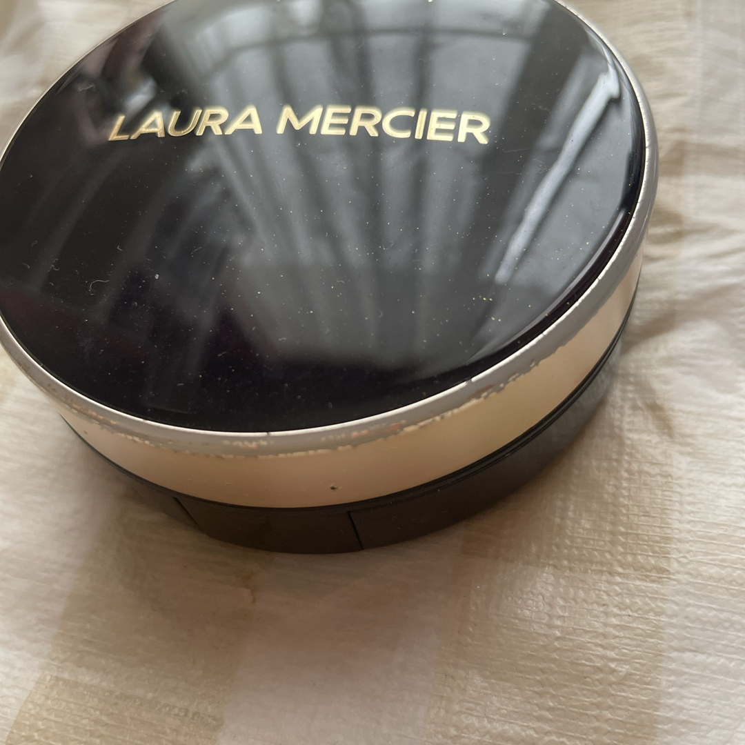 laura mercier(ローラメルシエ)のフローレスルミエールラディアンスパーフェティングクッション1N1 コスメ/美容のベースメイク/化粧品(ファンデーション)の商品写真