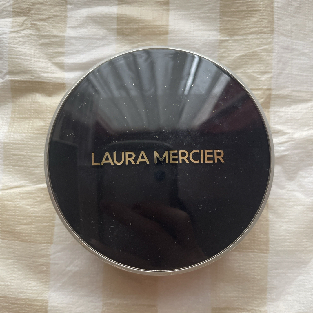 laura mercier(ローラメルシエ)のフローレスルミエールラディアンスパーフェティングクッション1N1 コスメ/美容のベースメイク/化粧品(ファンデーション)の商品写真