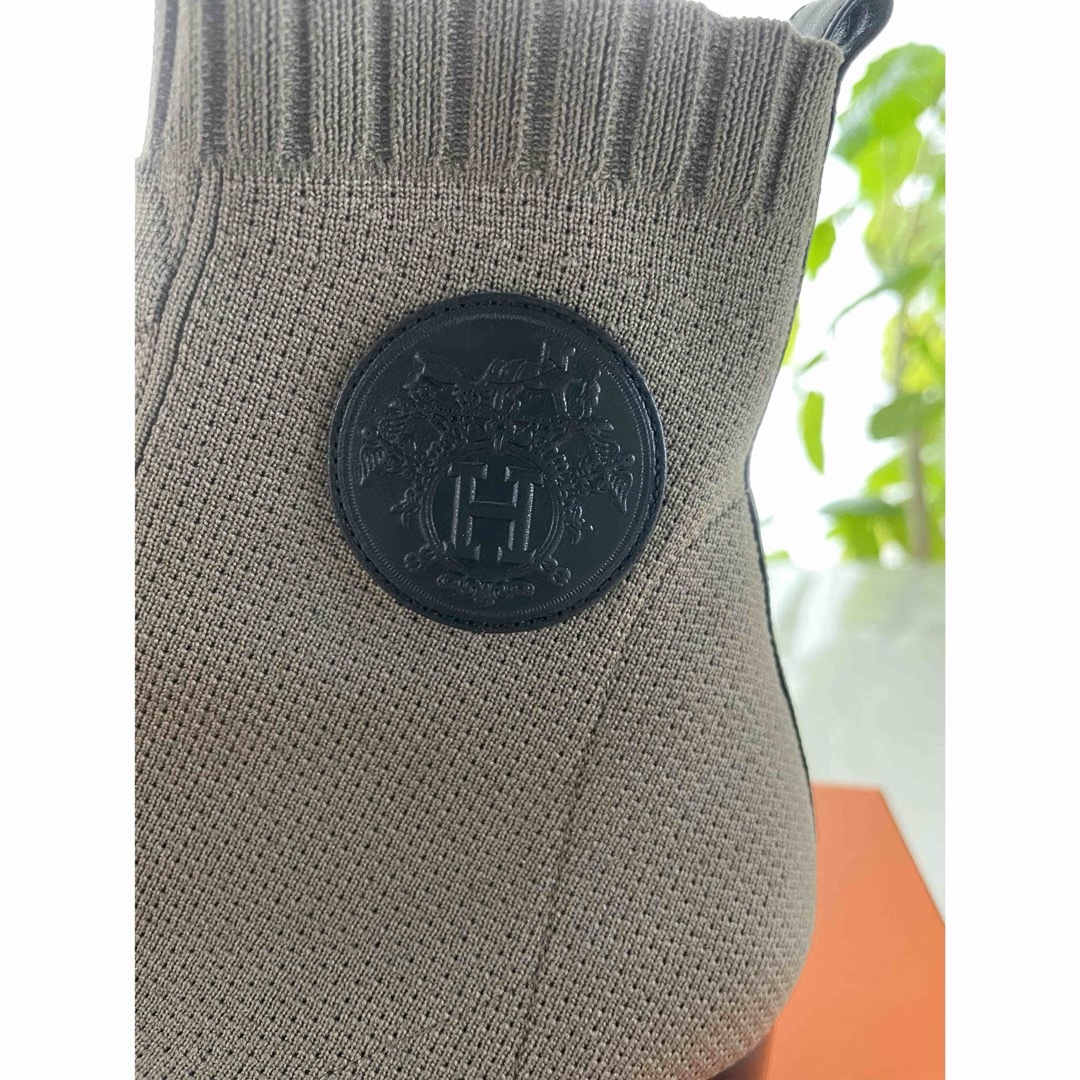HERMES ヴォルヴェール カーキ 36 - トップス HERMES ヴォルヴェール カーキ 36 - トップス