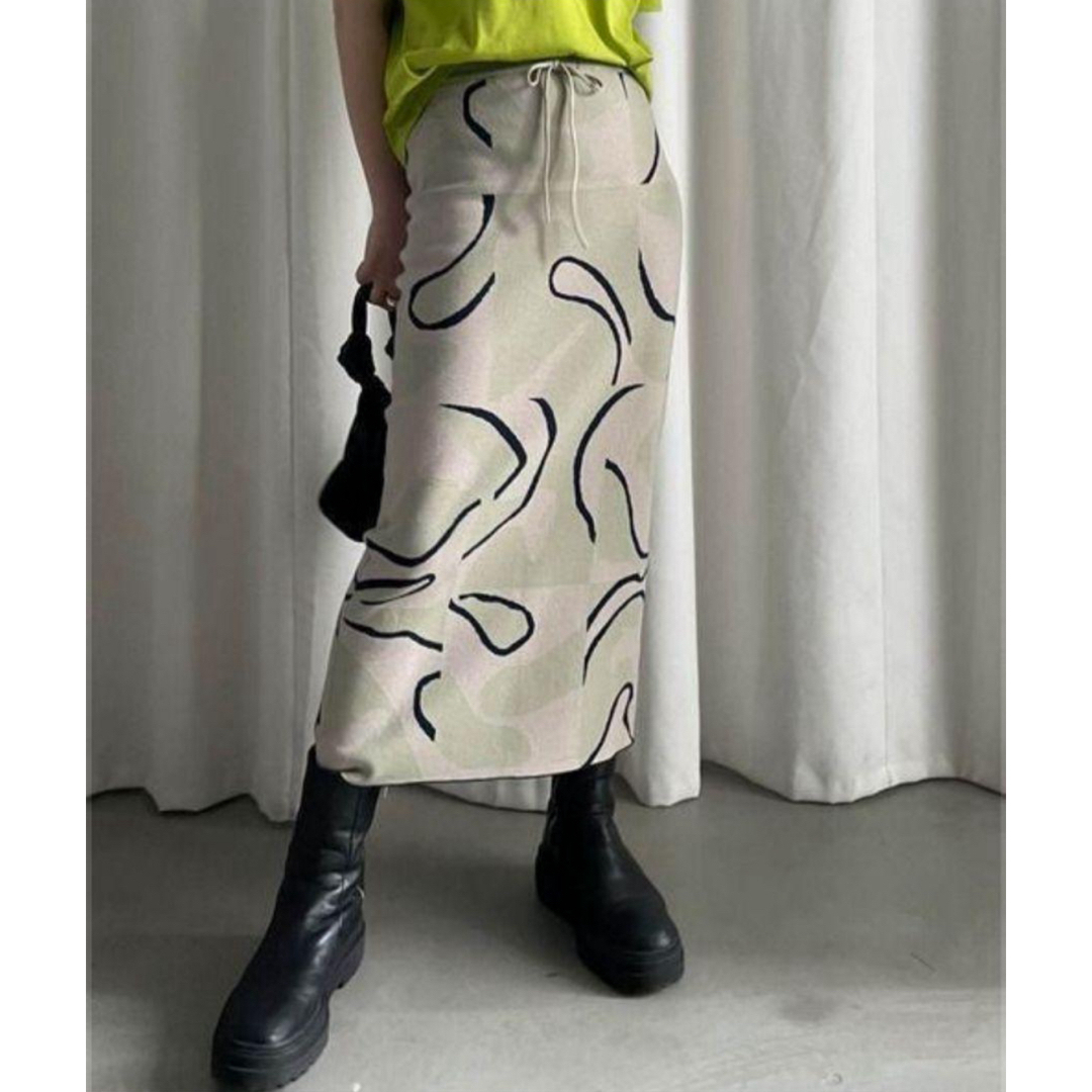 【新品・未使用】MIDI CURVE ART TIGHT SKIRT