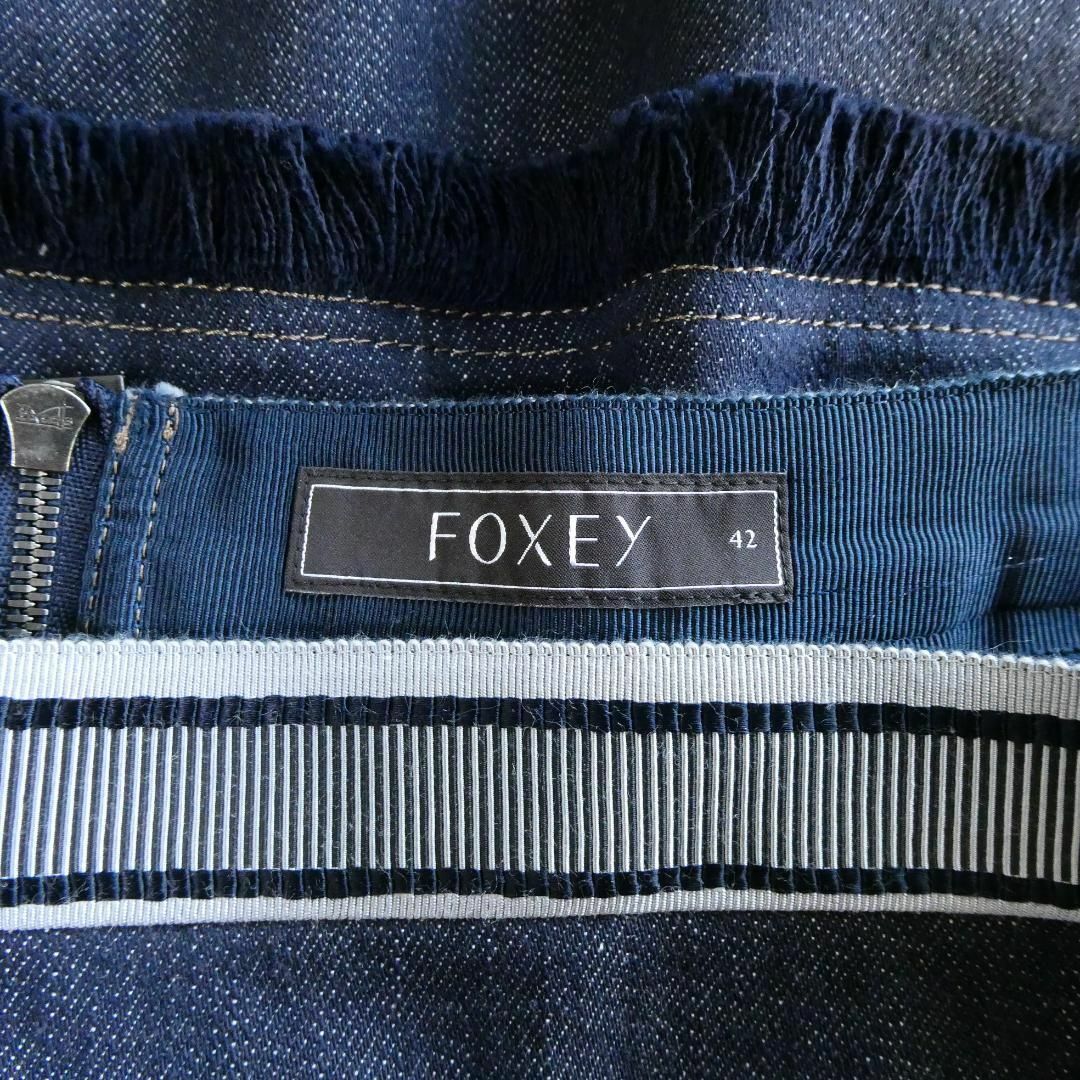 FOXEY BOUTIQUE(フォクシーブティック)の美品 FOXEY ストレッチ 膝丈 ミディ丈 デニム 台形スカート レディースのスカート(ひざ丈スカート)の商品写真