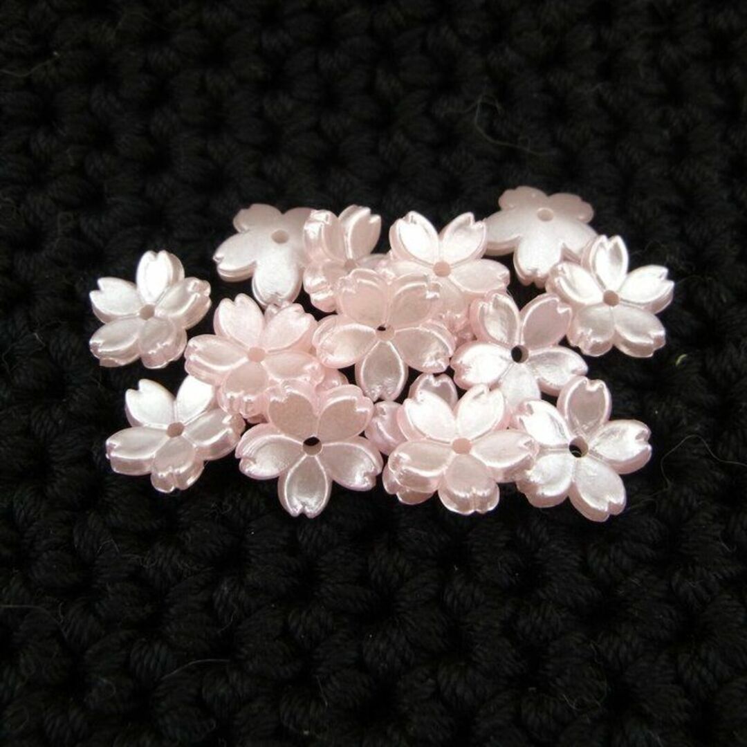 さくら  桜パーツ１１㎜ ５０個  ハンドメイドの素材/材料(各種パーツ)の商品写真