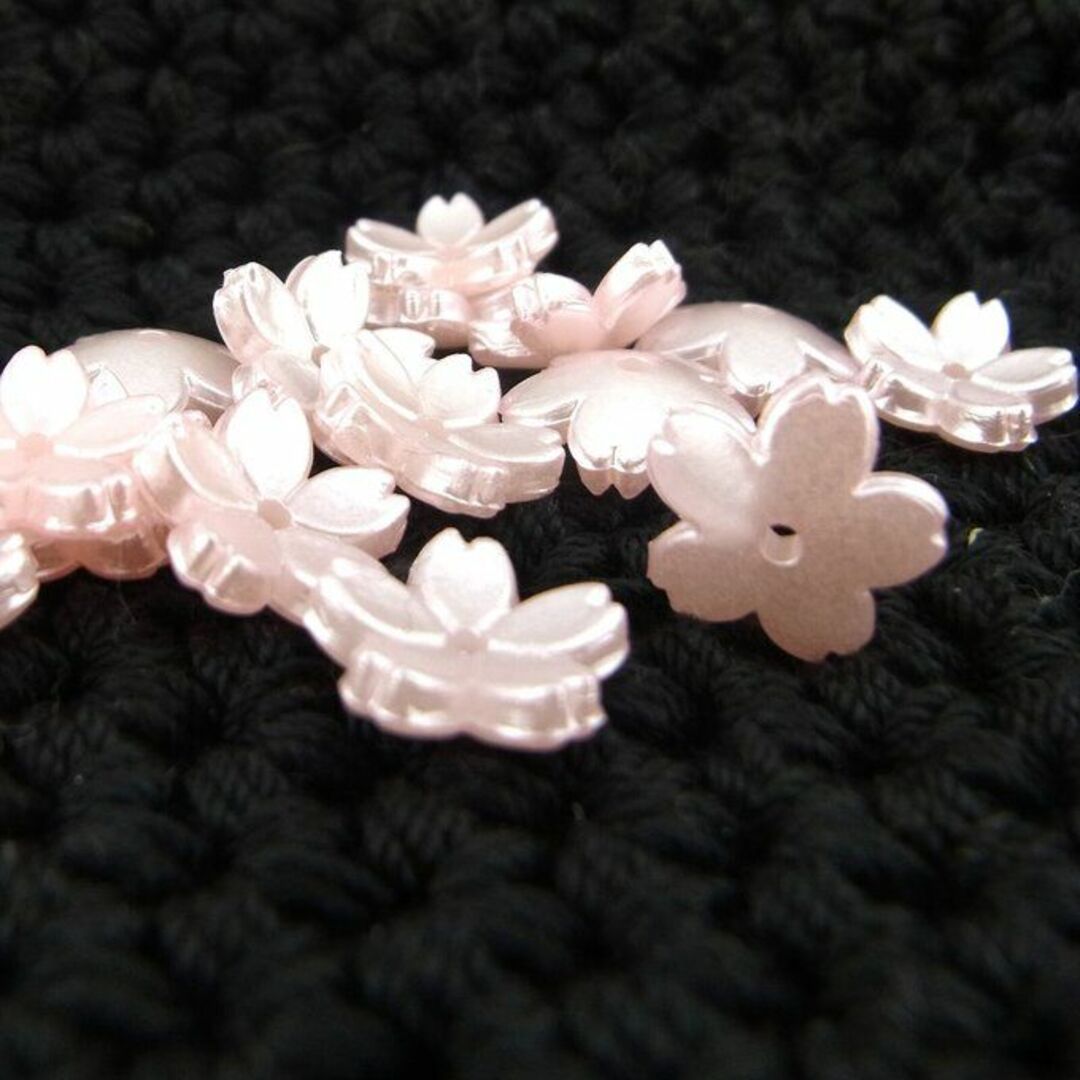 さくら  桜パーツ１１㎜ ５０個  ハンドメイドの素材/材料(各種パーツ)の商品写真
