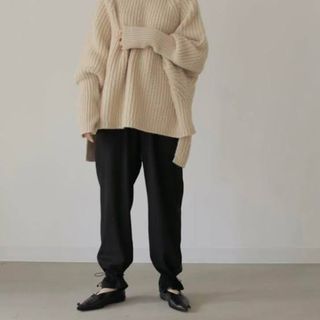 トゥデイフル(TODAYFUL)のlouren / suede shape pants(カジュアルパンツ)