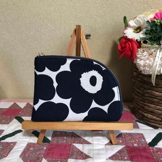 マリメッコ(marimekko)のマリメッコ    生地　ハンドメイド　ダークネイビー　ミニウニッコ　L字型ポーチ(ポーチ)