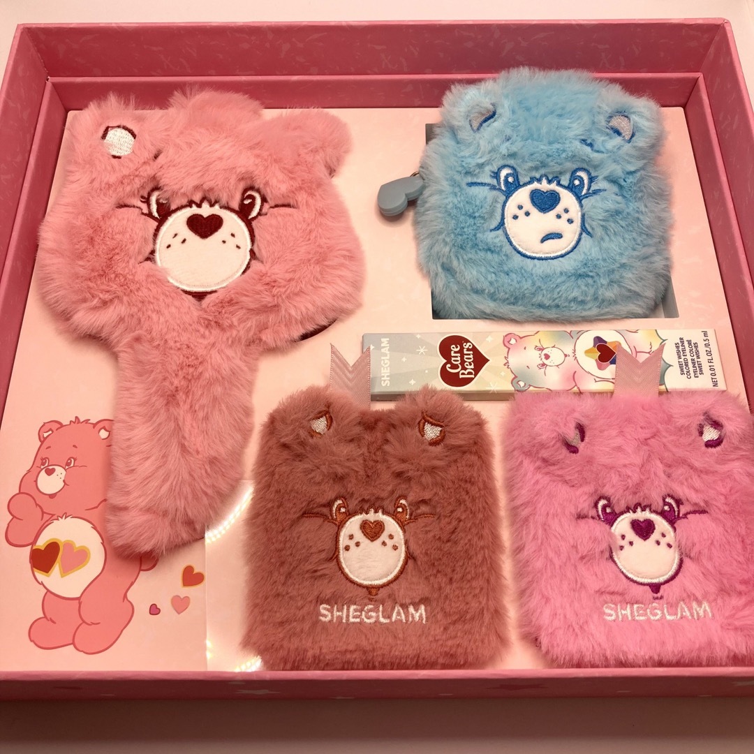 CareBears(ケアベア)のSHEGLAM x Care Bears コフレ&メイクポーチ セット☆ コスメ/美容のキット/セット(コフレ/メイクアップセット)の商品写真