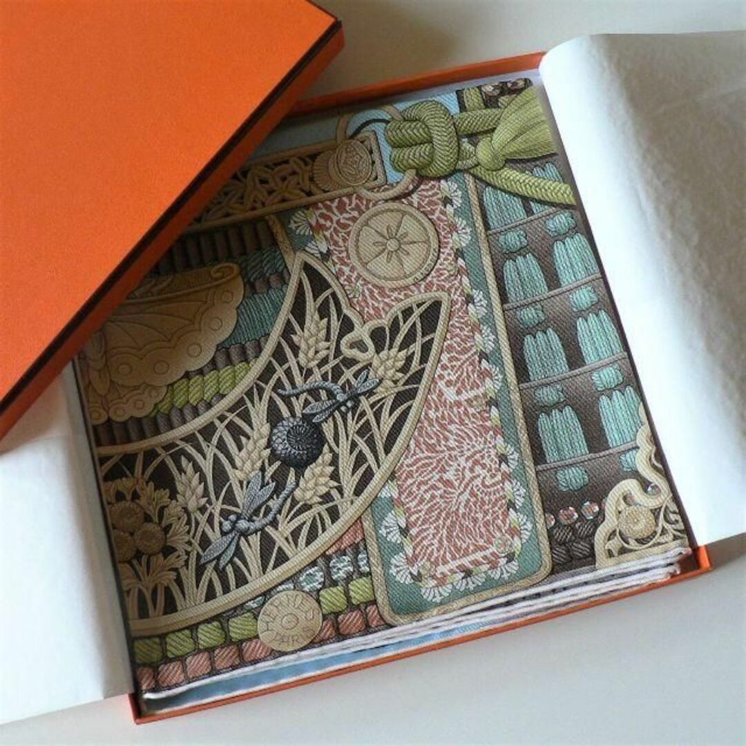 HERMES - ☆未使用エルメス スカーフ☆カレ 90 『 侍の鎧兜』の HERMES - ☆未使用エルメス スカーフ☆カレ 90 『 侍の鎧兜』の