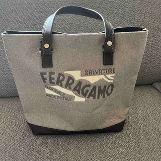 サルヴァトーレフェラガモ(Salvatore Ferragamo)のトートバッグ(トートバッグ)