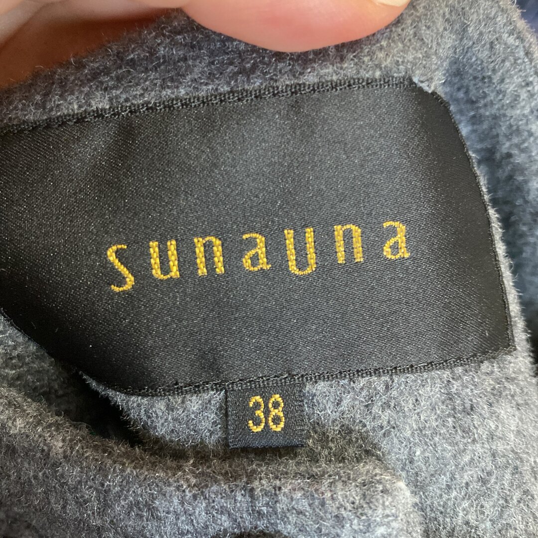 SunaUna(スーナウーナ)の美品スーナウーナ　お花モチーフが可愛い軽くて暖かいウールコート　ノーカラー レディースのジャケット/アウター(ロングコート)の商品写真
