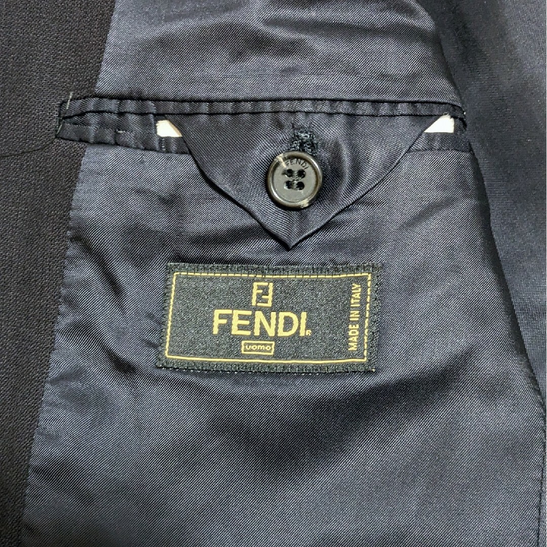 FENDI(フェンディ)の極美品　フェンディ　テーラードジャケット　黒　L　2B　希少大きめサイズ　総裏地 メンズのジャケット/アウター(テーラードジャケット)の商品写真