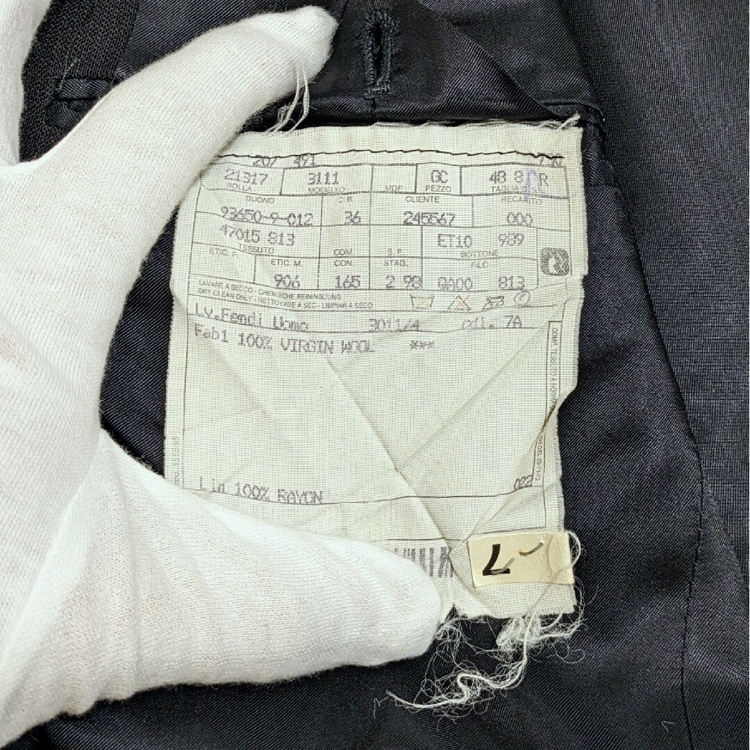 FENDI(フェンディ)の極美品　フェンディ　テーラードジャケット　黒　L　2B　希少大きめサイズ　総裏地 メンズのジャケット/アウター(テーラードジャケット)の商品写真