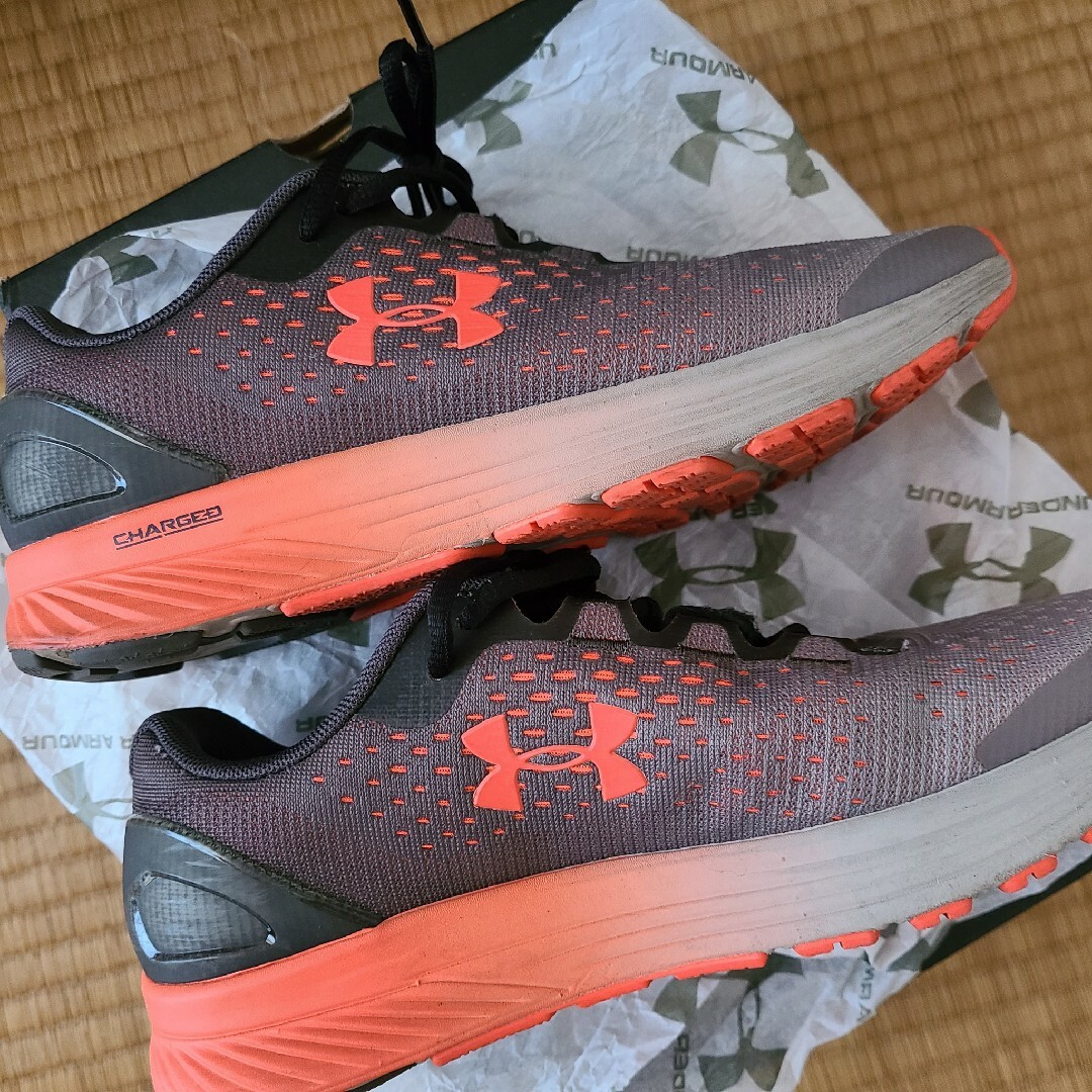 UNDER ARMOUR(アンダーアーマー)のアンダーアーマー　スニーカー レディースの靴/シューズ(スニーカー)の商品写真