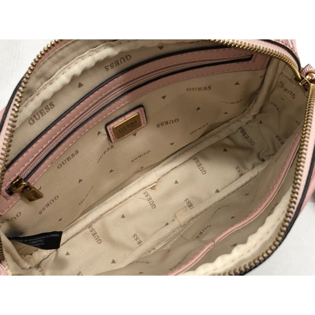 GUESS(ゲス)のGUESS(ゲス) VIKKY CAMERA BAG カメラバッグ ショルダーバッグ ピンク / SV699514 【C0750-007】 レディースのバッグ(ショルダーバッグ)の商品写真