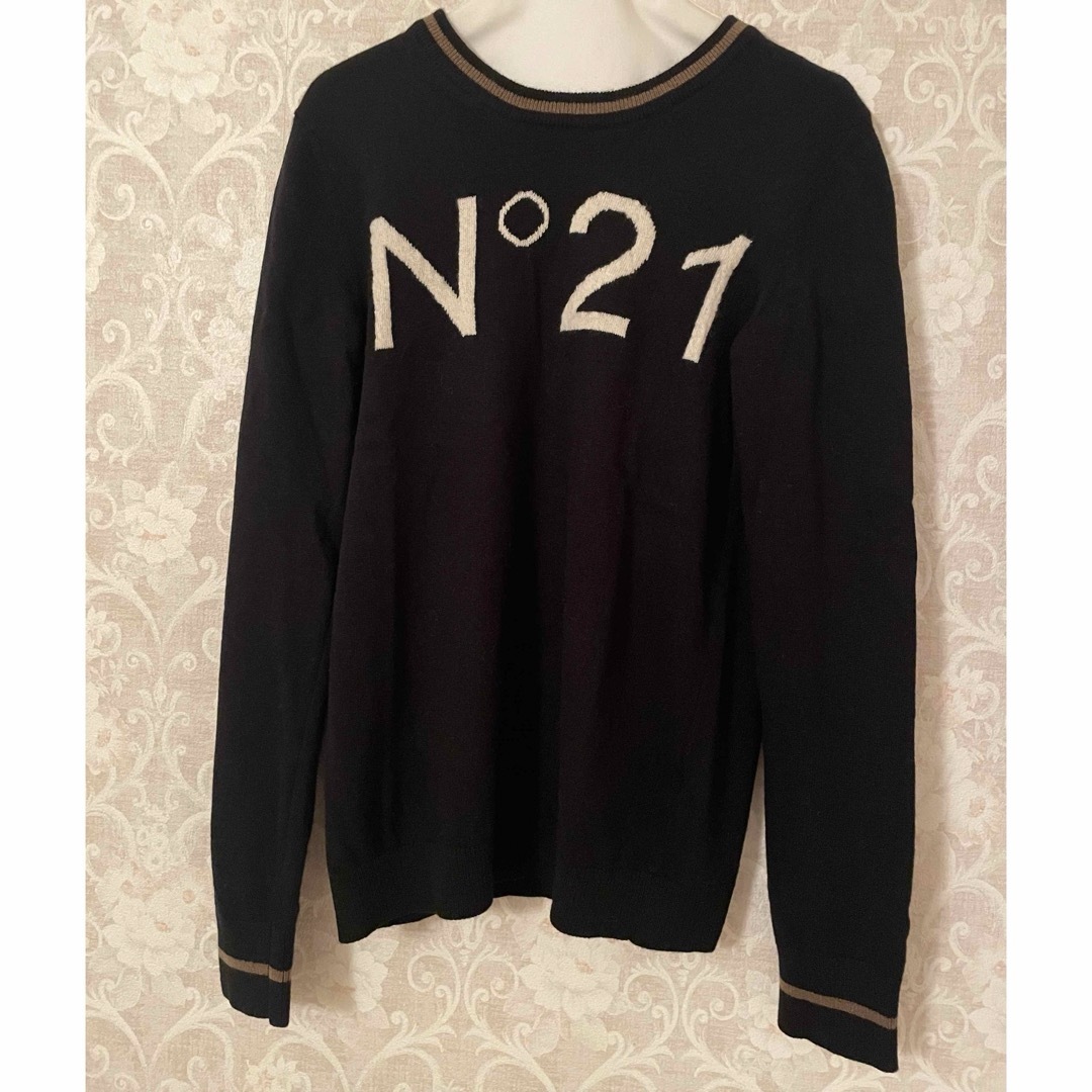 N°21(ヌメロヴェントゥーノ)のヌメロヴェントゥーノ　 N°21    ロゴ　ニット　ブラック レディースのトップス(ニット/セーター)の商品写真