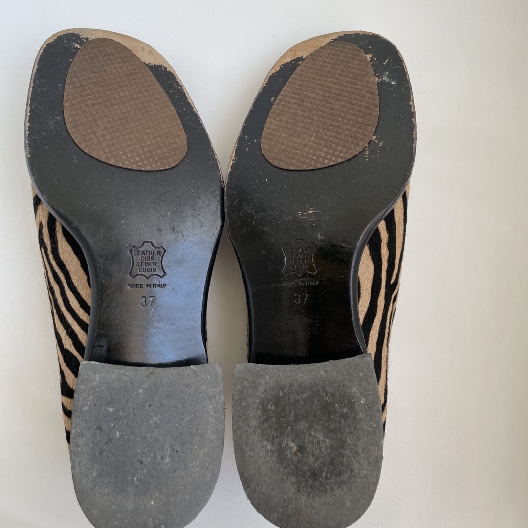 FENDI(フェンディ)のＦＥＮＤＩ　靴　サイズ３7 ヒョウ柄 レディースの靴/シューズ(ローファー/革靴)の商品写真