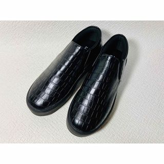 フィン(Fin)のSH50◆新品◆Fin 型押し厚底スリッポン S【低反発スポンジ入り】ブラック(スリッポン/モカシン)