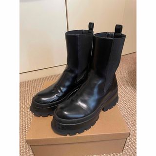 ザラ(ZARA)の【値下げ】サイドゴアブーツ(ZARA)(ブーツ)