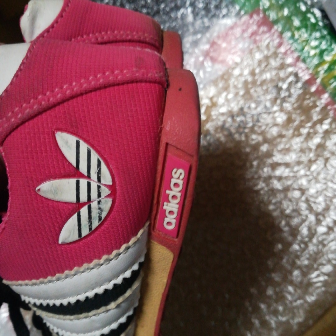 adidas(アディダス)のアディダス靴　17cm キッズ/ベビー/マタニティのキッズ靴/シューズ(15cm~)(スニーカー)の商品写真