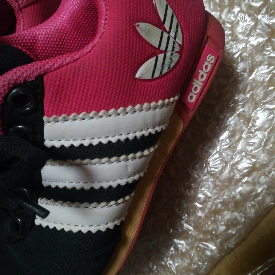 adidas(アディダス)のアディダス靴　17cm キッズ/ベビー/マタニティのキッズ靴/シューズ(15cm~)(スニーカー)の商品写真